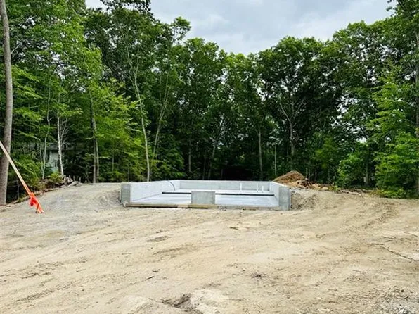 285 Log Rd, Smithfield, RI 02917