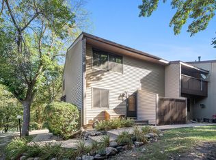 80 River Woods Ln, Burnsville, MN 55337
