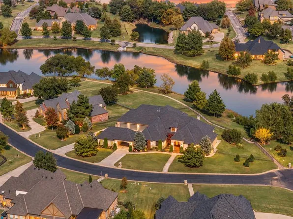 2567 Loblolly Ln, Edmond, OK 73012