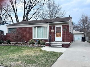942 E Gardenia Ave, Madison Heights, MI 48071