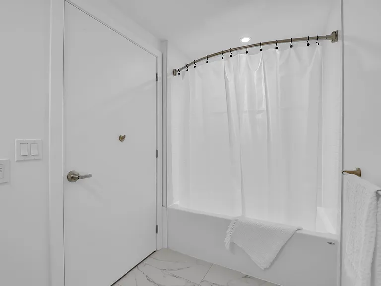 36 Robinson Ave — Photo 22