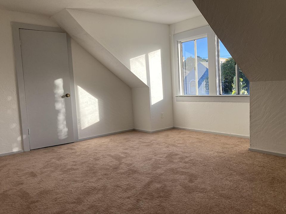 Master bedroom, Biggest closet, amazing light. Photos do not do it justice.