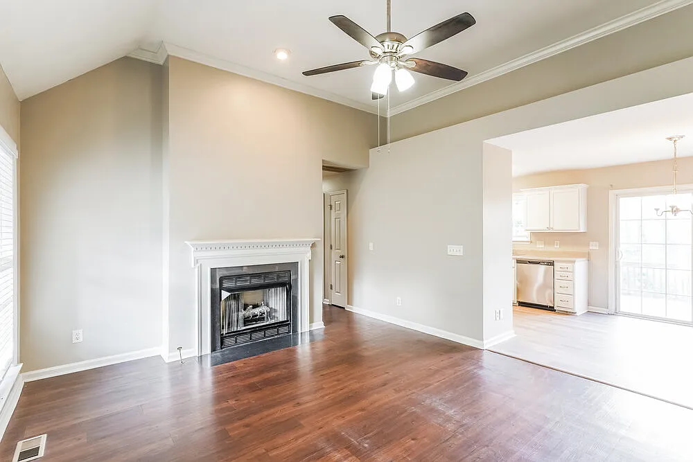 4 bed, 2.0 bath, 1388 sqft, $2,175 — Photo 4