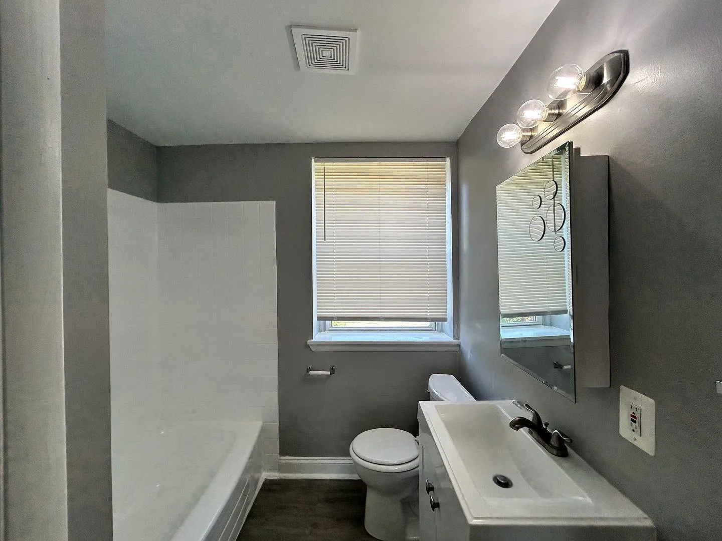 Dundalk - 3 bedrooms and 1 baths Available! — Photo 3