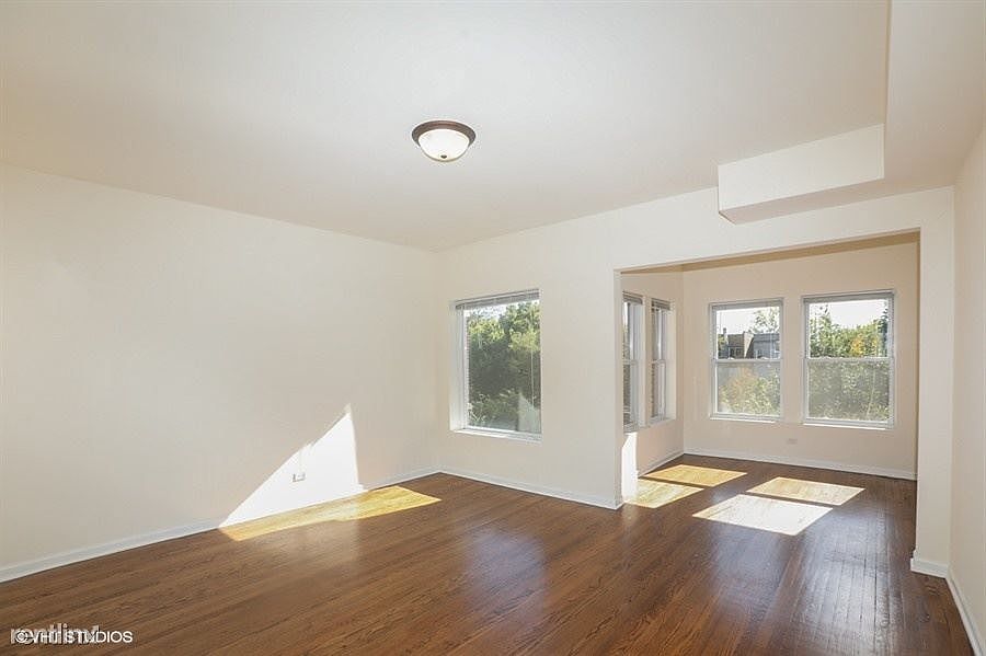 03_1416WGarfieldBlvd_1_1_LivingRoom_LowRes