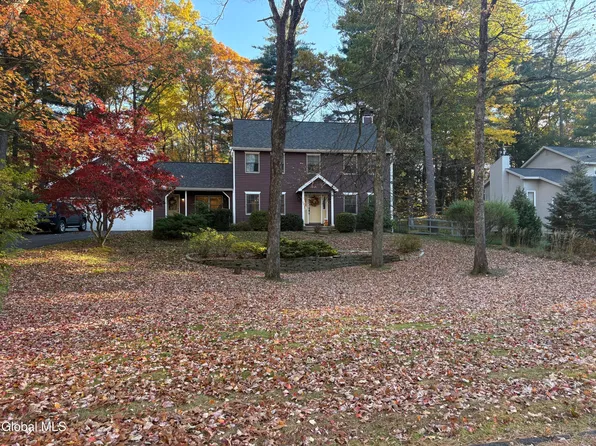 22 Thoroughbred Way Way, Clifton Park, NY 12065