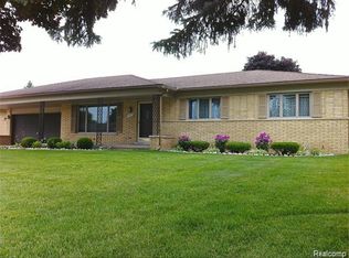 37234 Almont Dr W, Sterling Heights, MI 48310