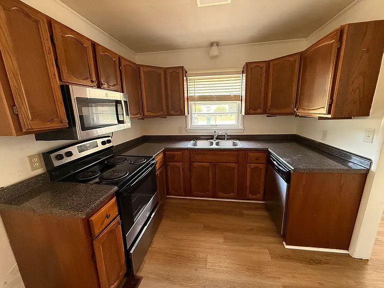 163 Summar Dr — Photo 3
