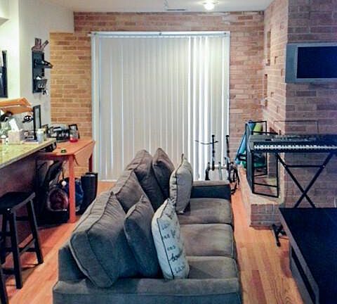 3rd image of 712 W Melrose St #C1