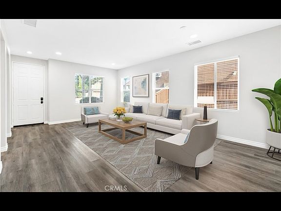 4th image of 44361 Kingston Dr