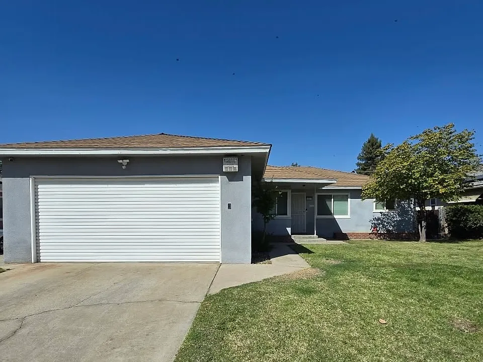 3227 E Swift Ave