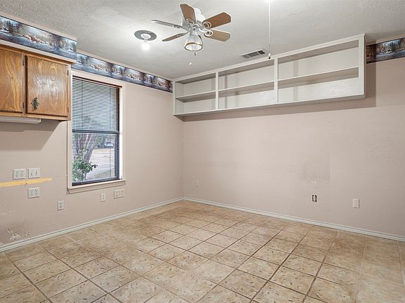 4th image of 500 Sunflower St