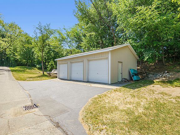 2nd image of 11417 Lakeshore Dr