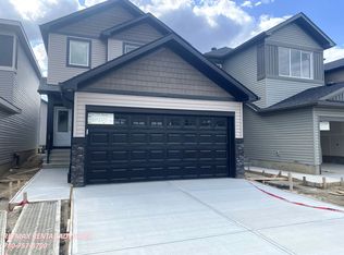 1412 14th St NW, Edmonton, AB T6T2S2