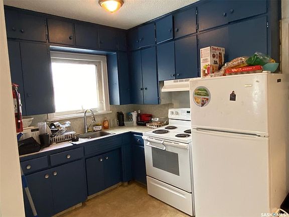 2nd image of 31 Irwin AVENUE