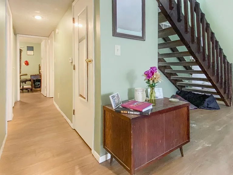 2105 Melrose Dr — Photo 6