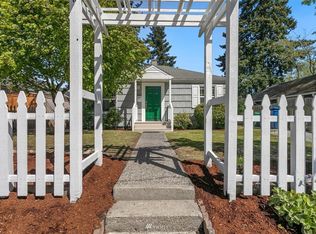 9242 13th Ave SW, Seattle, WA 98106