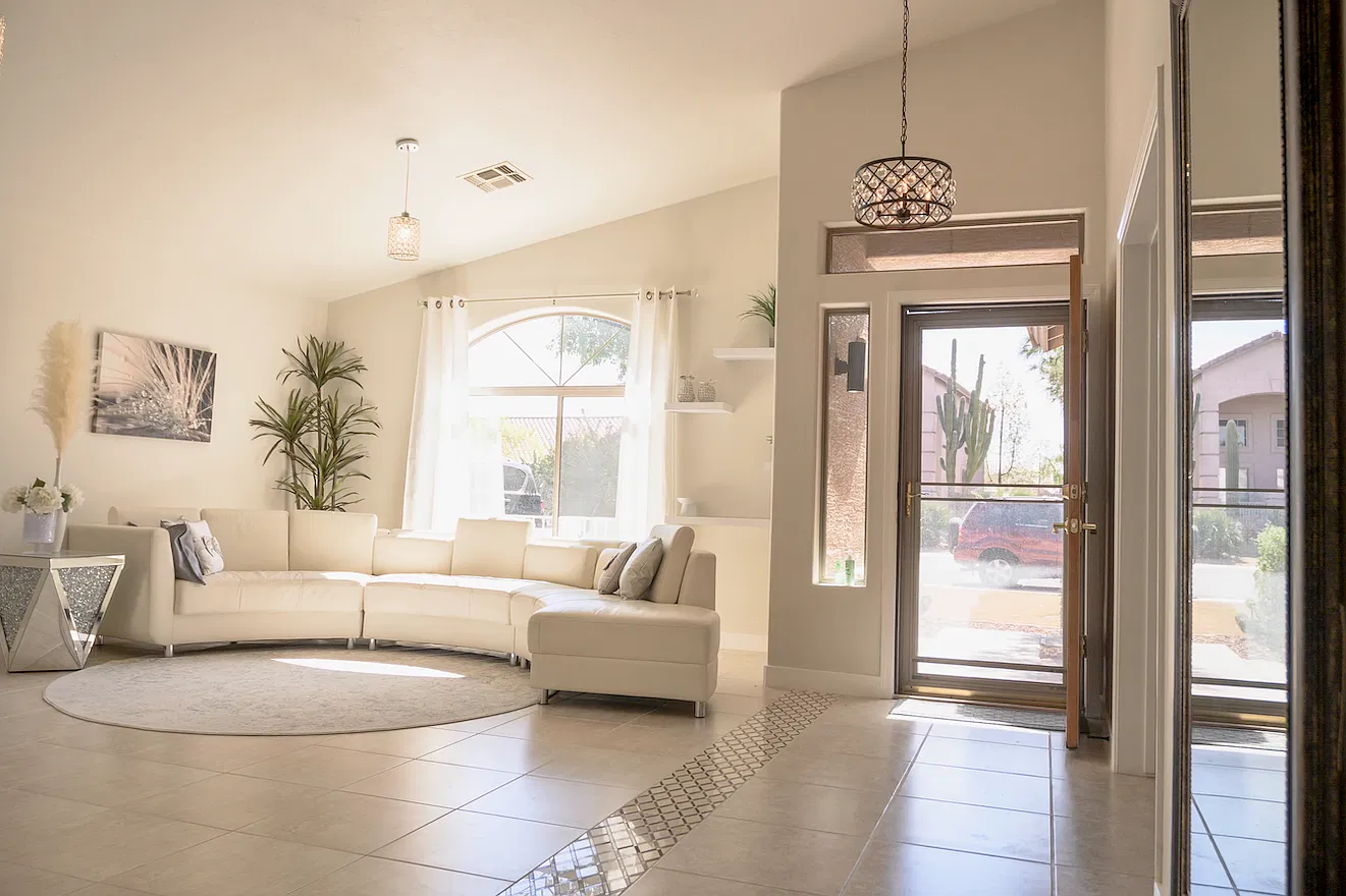 4 bed, 2412 sqft, $2,600 — Photo 2