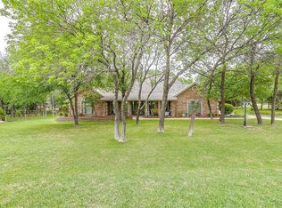 6300 Rainbow Trl, Fort Worth, TX 76135
