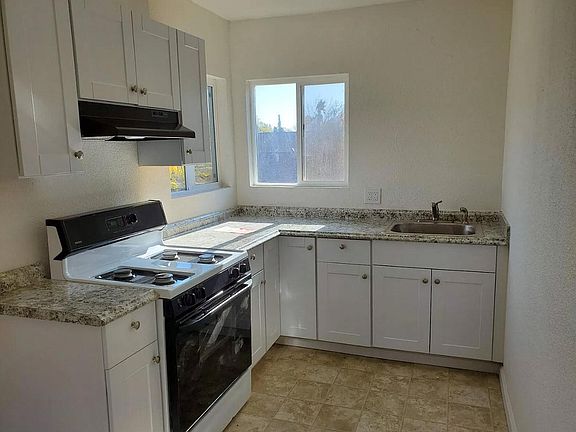 3rd image of 3076 Crandall Ave