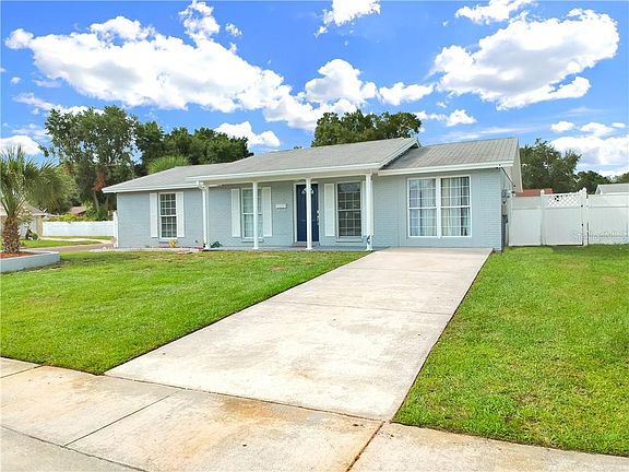 3rd image of 7941 Woodglen Cir