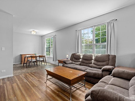 3rd image of 3615 Hyde Park Ct