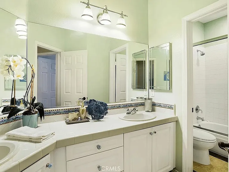 948 Ellesmere Way — Photo 35