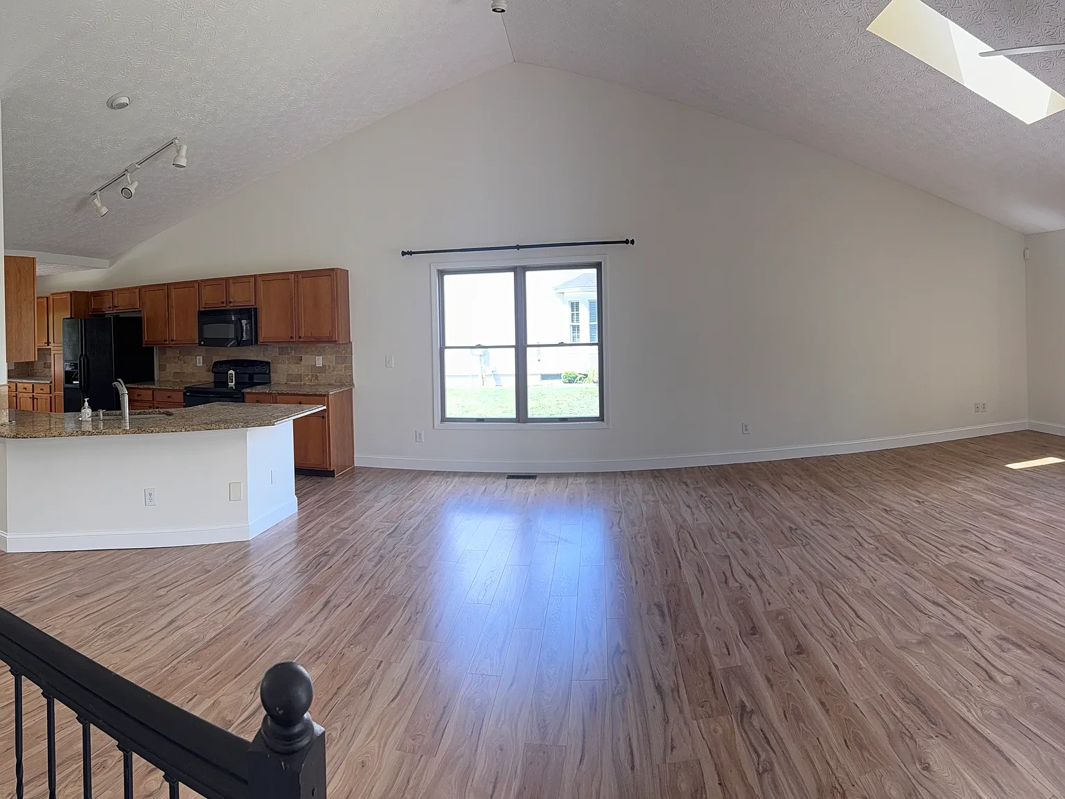 3 bed, 2769 sqft, $2,800 — Photo 3