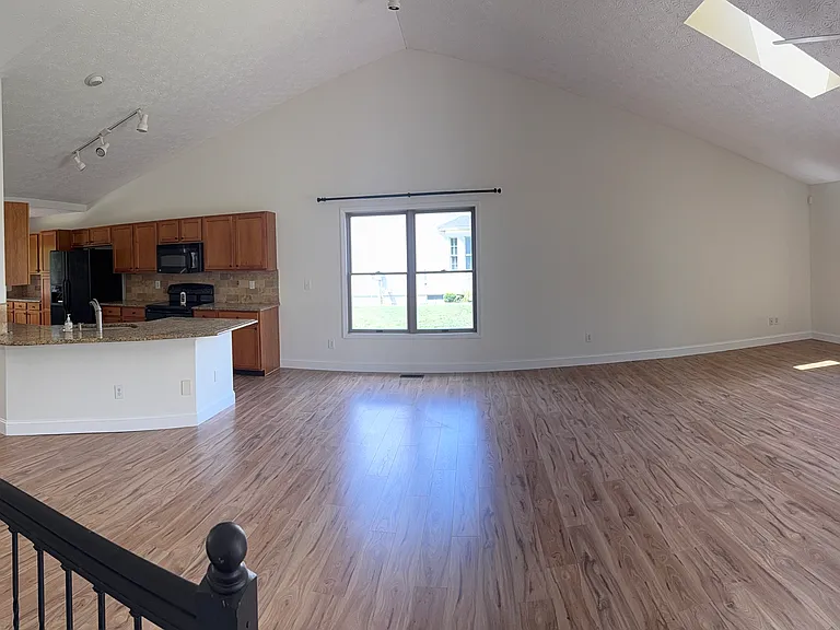 2426 Meadowshire Rd — Photo 3