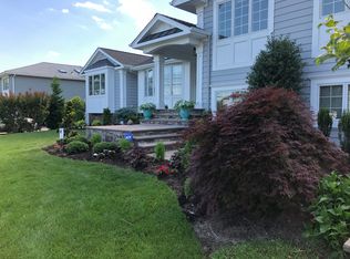 208 Riviera Dr W, Massapequa, NY 11758