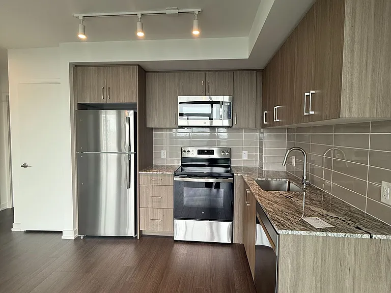 4010 Eglinton Ave W #803 — Photo 2