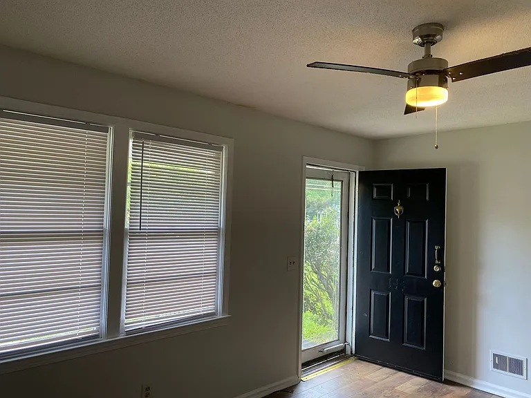 145 Aster Cir — Photo 2