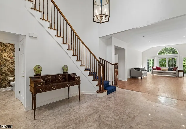 8 Morgan Ct — Photo 3
