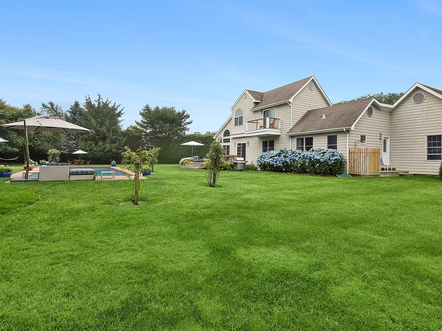 Wow In Water Mill South — Photo 4