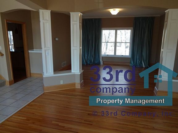 4th image of 581 Hawthorne Woods Dr