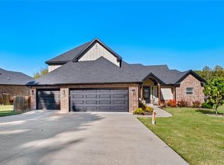 2585 Peck Rd, Pea Ridge, AR 72751