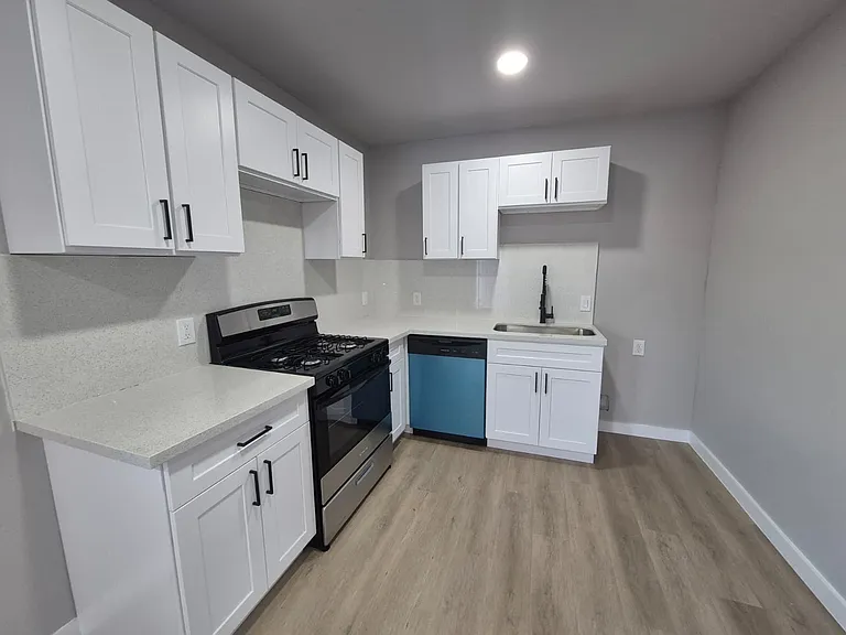 2209 Gano St #4 — Photo 11
