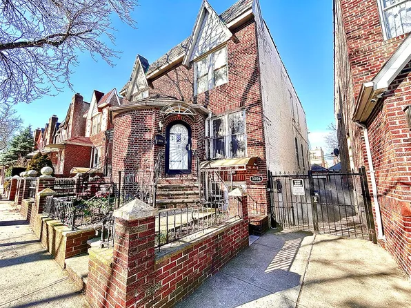 30-06 85th St, East Elmhurst, NY 11370