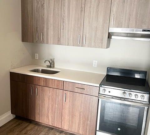 3rd image of 107 N Grove St #611