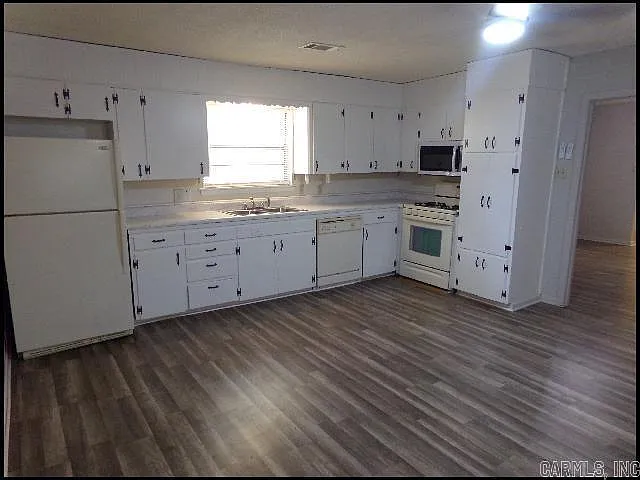 701 N Buchanan St — Photo 5