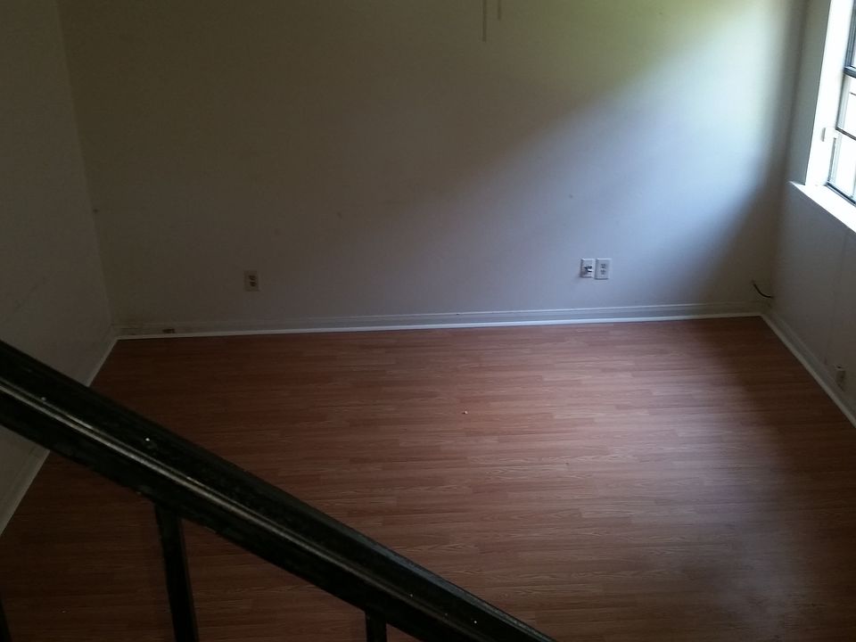 2nd image of 905 Vouray Dr APT B