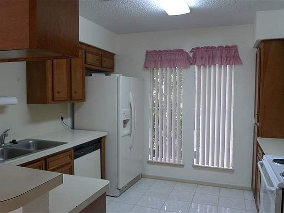5th image of 10914 Village Bend Ln