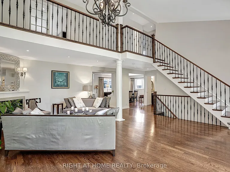 461 Lakeshore Rd W — Photo 15