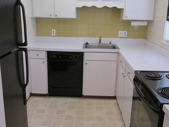 5th image of 2949 S Columbus St APT B2