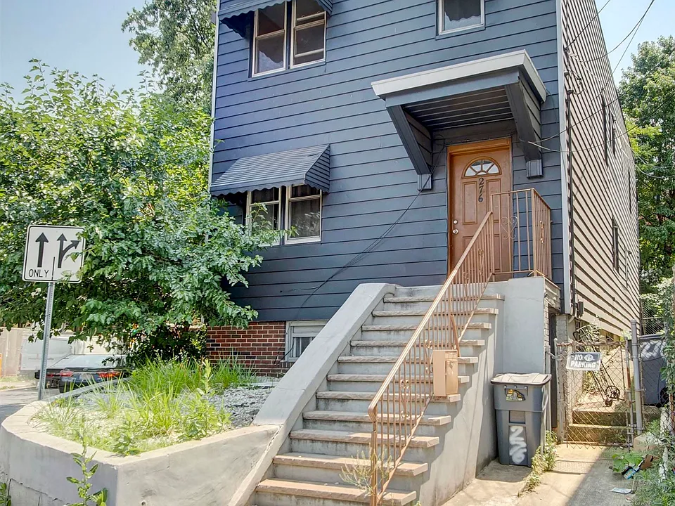 276 Van Wagenen Ave #2
