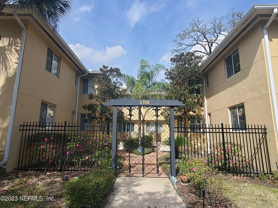 2159 Riverside Ave #1