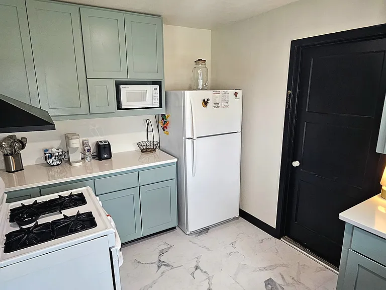 2602 Holloway Ave — Photo 3