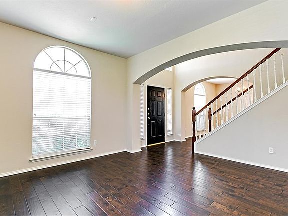 2nd image of 4432 Lansbury Ln