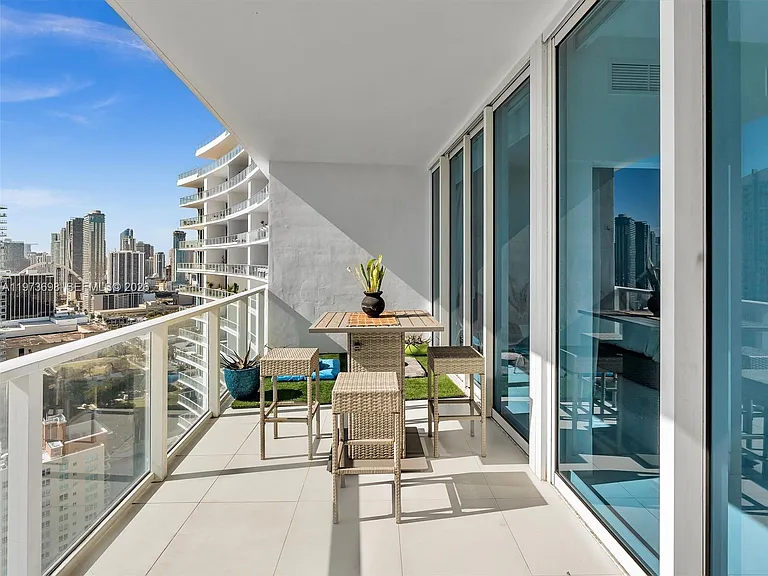 2020 N Bayshore Dr #3303 — Photo 15
