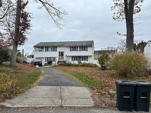 3rd image of 11 Bell Ct